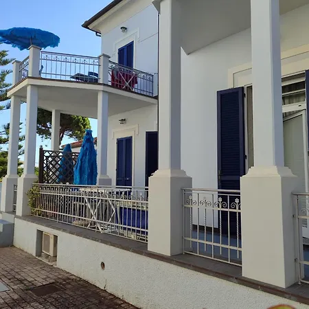 Marina Azzurra Vistamare - Hituscany 坎普码港