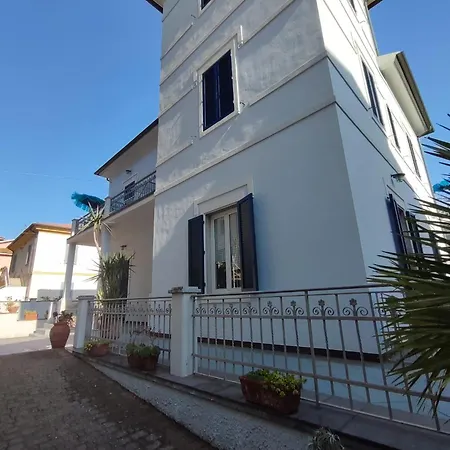 Marina Azzurra Vistamare - Hituscany Aparthotel 3*